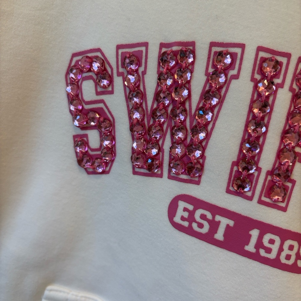Lola + The Boys White Hoodie with Taylor Swift  'Swiftie' 8 girls NWT - Picture 12 of 12
